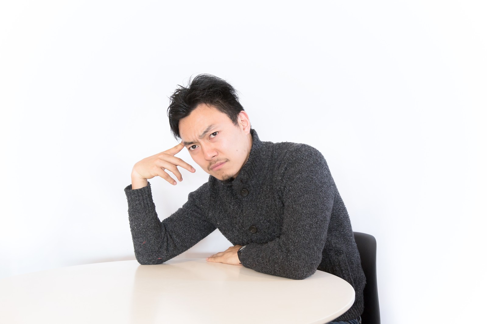 なやんでいる画像