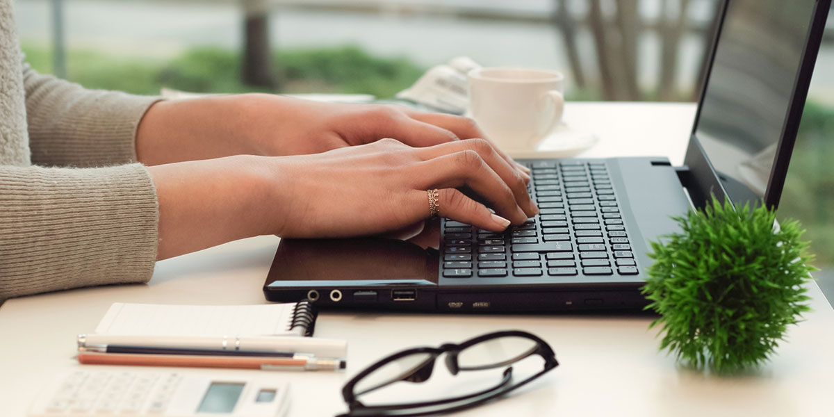 ホームページを個人・フリーランスに依頼した場合の費用はどれくらい？